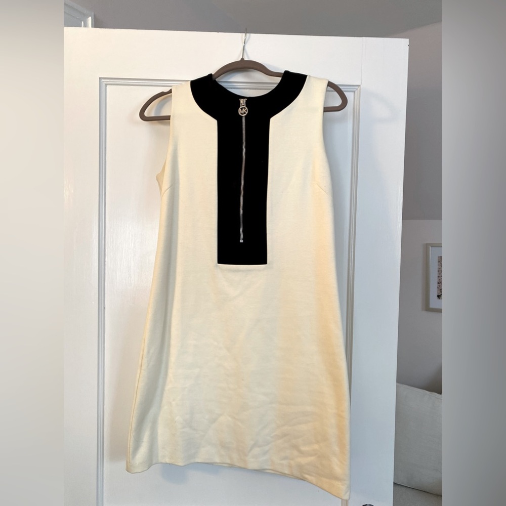 Michael Kors sleeveless off white colored dress w black zipper detail. Size S.